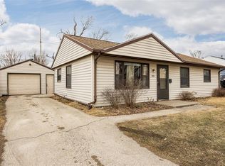 3721 Oakland Rd NE, Cedar Rapids, IA 52402