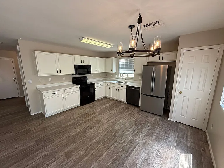 3049 W Santa Cruz Ave — Photo 11