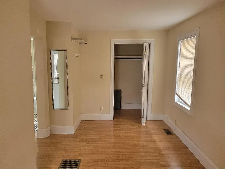 10 Winsor St #1 — Photo 6