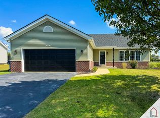 881 Berkshire Pl, Crete, IL 60417