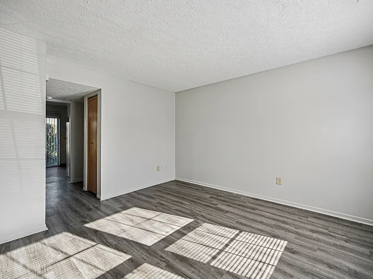 THE WILLOWS APARTMENT COMMUNITY — Photo 20