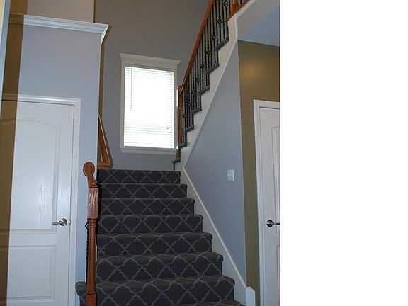 4th image of 1421 NE Stonewood Dr