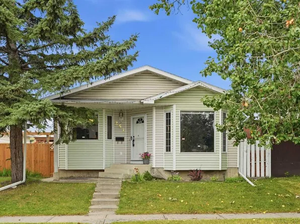 251 E Erin Woods Dr SE, Calgary, AB T2B 2V8