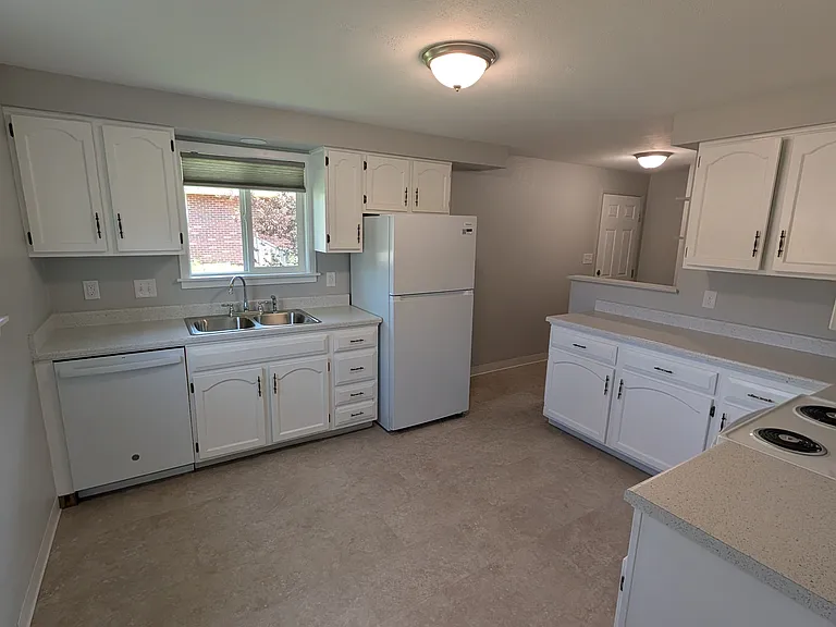 2020 Yeager Dr #2020 — Photo 5