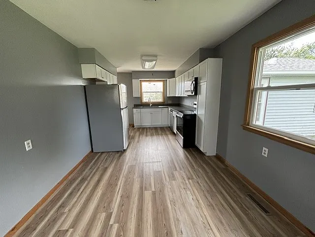 3 bed, 1.5 bath, 981 sqft, $1,595 — Photo 4