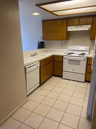 2600 Chandler Ct — Photo 5