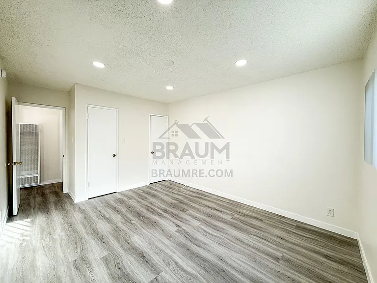 SEPULVEDA — Photo 17