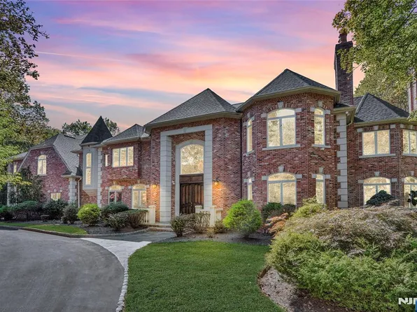 14 Werimus Brook Rd, Saddle River, NJ 07458