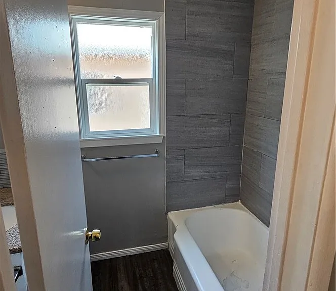 2402 N East St — Photo 8