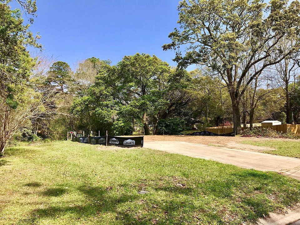 1st image of 2212 Sandalwood Pl