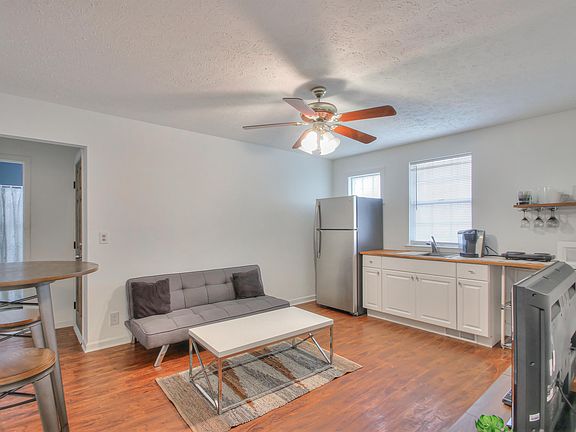 2nd image of 1714B Villa Pl #1