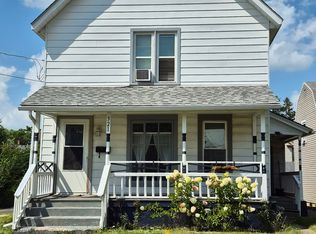 321 Hoy Ave, Woodstock, IL 60098