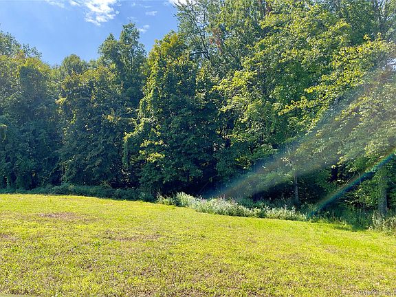 3rd image of 27 Picnic Woods Road