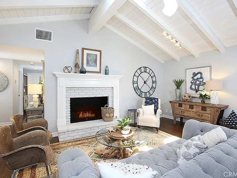 554 Hazel Dr — Photo 4