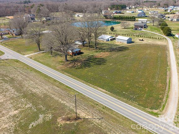 2nd image of 5803 Morgan Mill Rd