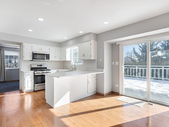 2nd image of 923 Ontario Dr