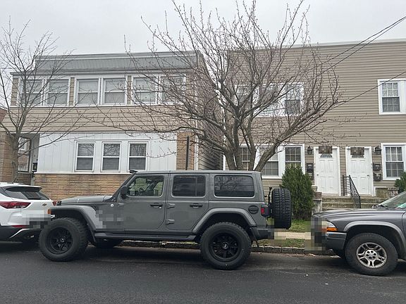 2nd image of 90 Magnolia St