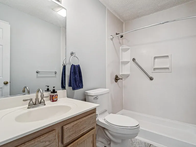 2347 Biron St — Photo 12