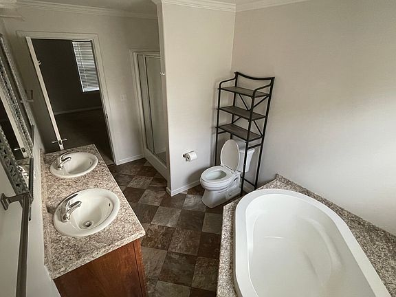 4th image of 119 Pineview St