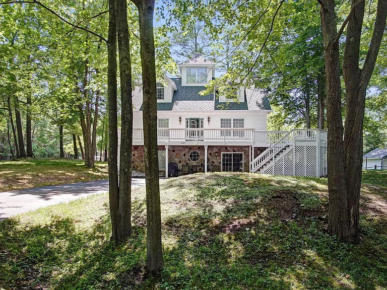 4707 N Ridge Rd — Photo 2