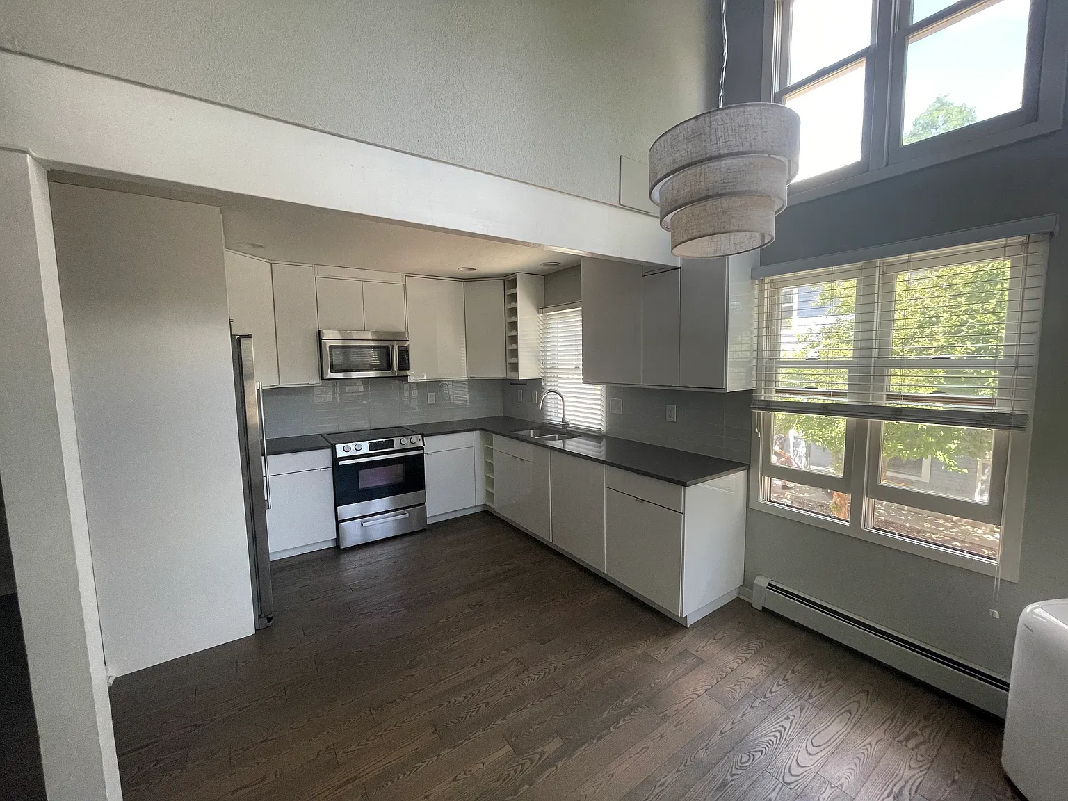 2 bed, 1100 sqft, $3,325 — Photo 3