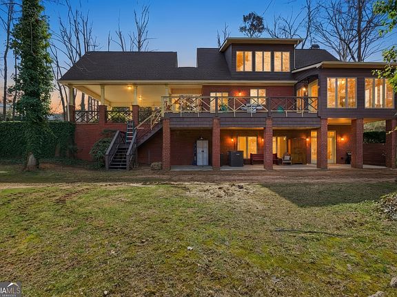 2nd image of 151 Ivy St