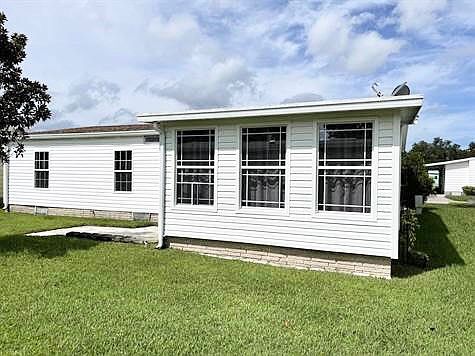 5th image of 271 Country Club Dr