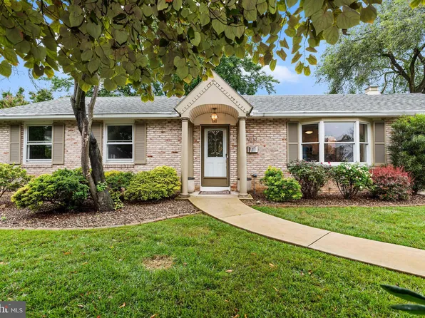 3431 Alinda Cir, Camp Hill, PA 17011