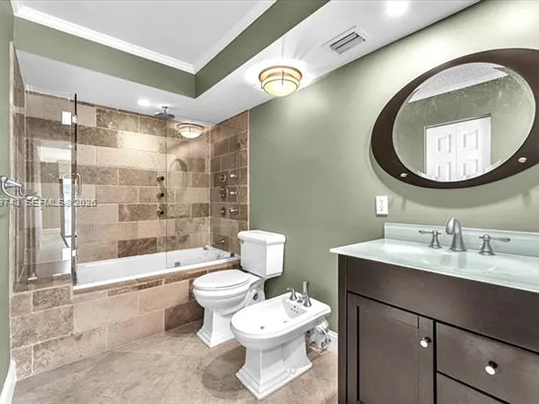 2401 Collins Ave #1807 — Photo 9