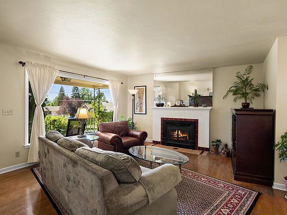 5th image of 3206 N Wellington Pl