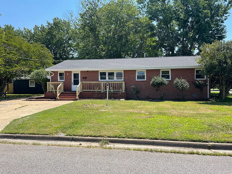 4 Rexford Dr — Photo 1