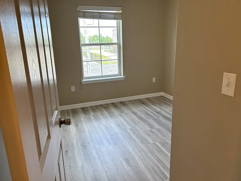 109 Cityview Ave — Photo 15