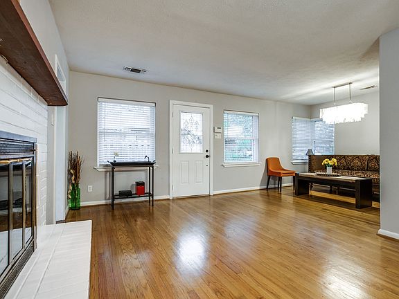 3rd image of 1742 Loree Dr