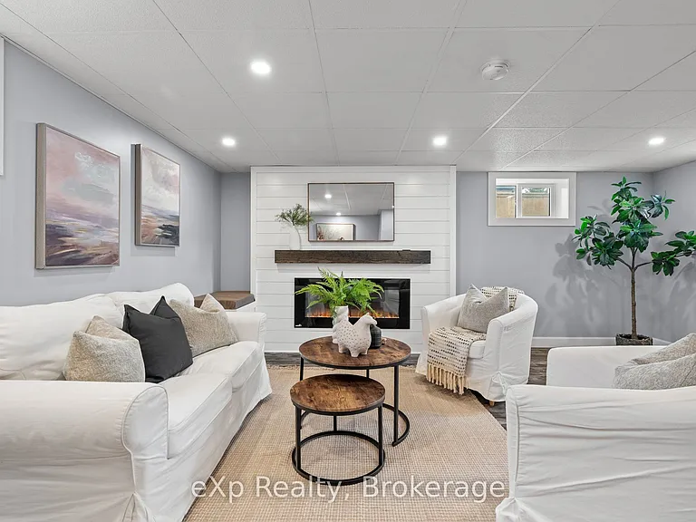 236 Sydenham St — Photo 28