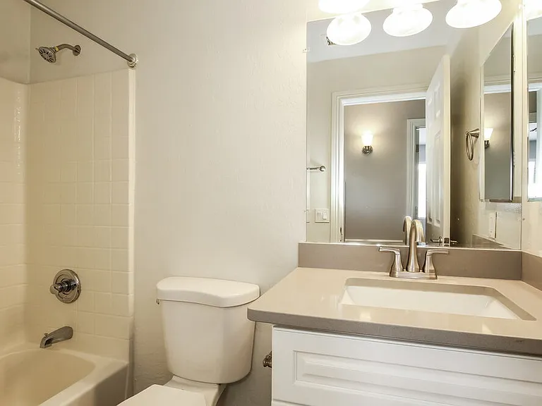 6418 W Magnolia St — Photo 10