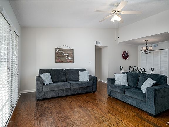 4th image of 120 15th St E APT 420