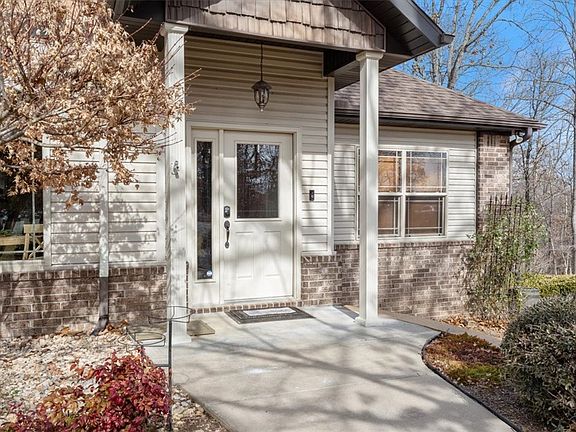 3rd image of 58 Sidlaw Hills Dr