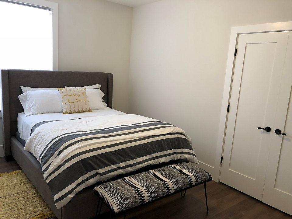 1st image of 155 W Santa Clara St APT 215