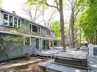 15826 Lakeshore Rd APT B, Union Pier, MI 49129