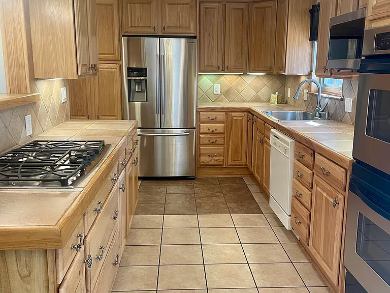 21 Curtis Pl — Photo 3