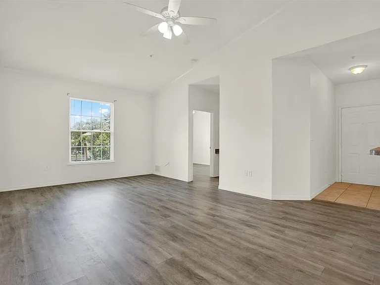 10201 Courtney Palms Blvd #304 — Photo 5