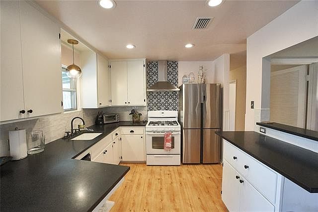 1st image of 1608 Glenvalley Dr