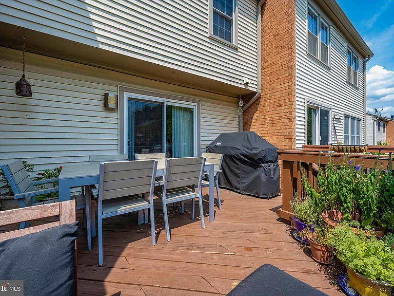 6402 Montrose Rd — Photo 38