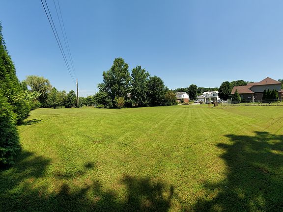 4th image of 230 Autumn Ct