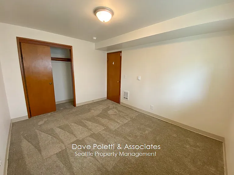 4517 40th Ave NE #4519-1/2 — Photo 8