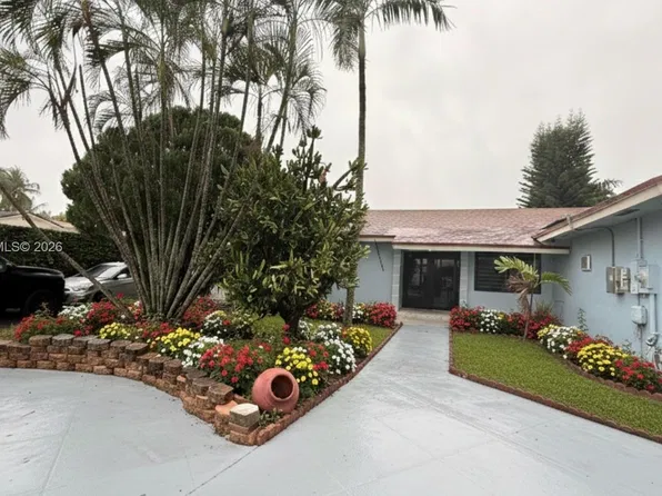 10417 NW 129th St, Hialeah Gardens, FL 33018
