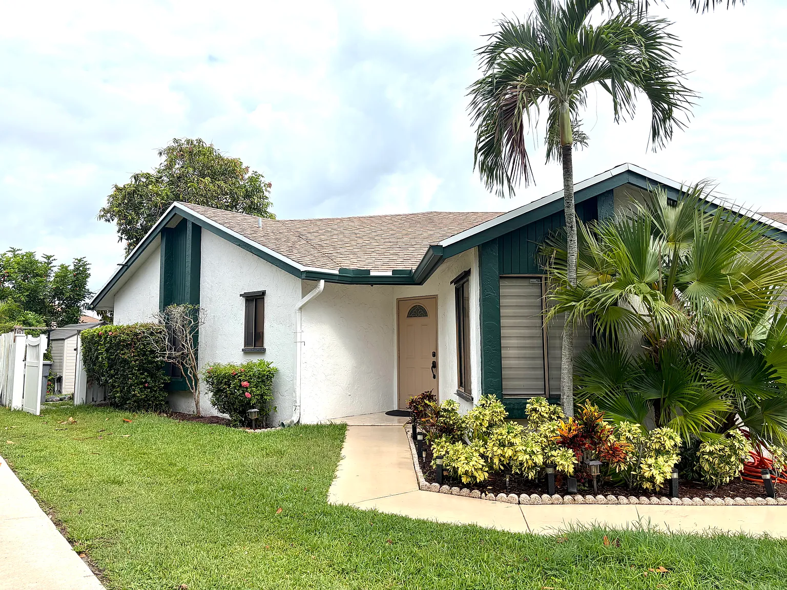 3 bed, 1200 sqft, $3,150 — Photo 1