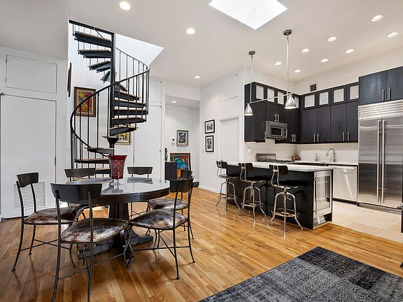 4th image of 240 E Houston St APT 5D
