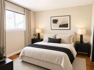 925 Bayly St #7, Pickering, ON L1W 1L4