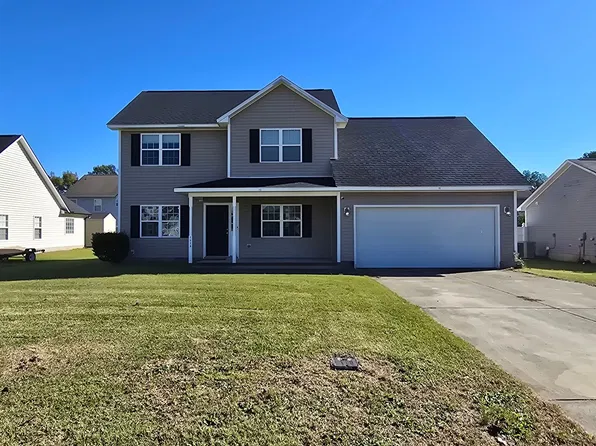 1529 Belews Creek Ln, Fayetteville, NC 28312